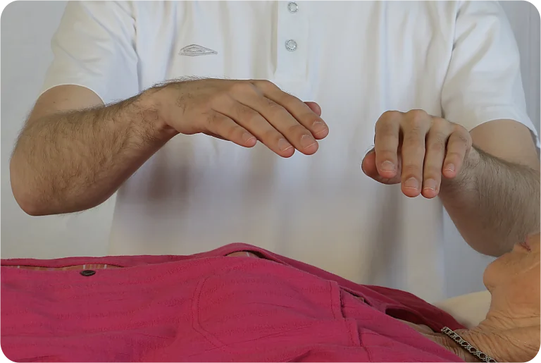 Balanserar chakran med healing